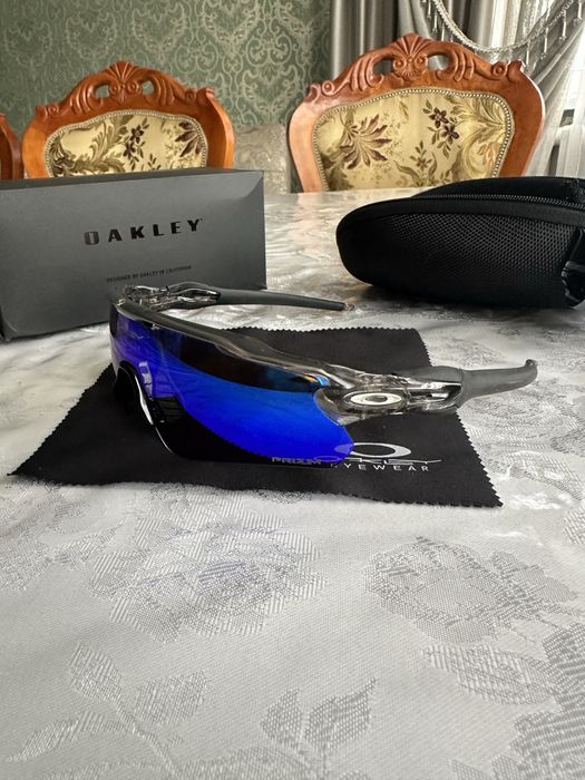 Спортивные очки Oakley
