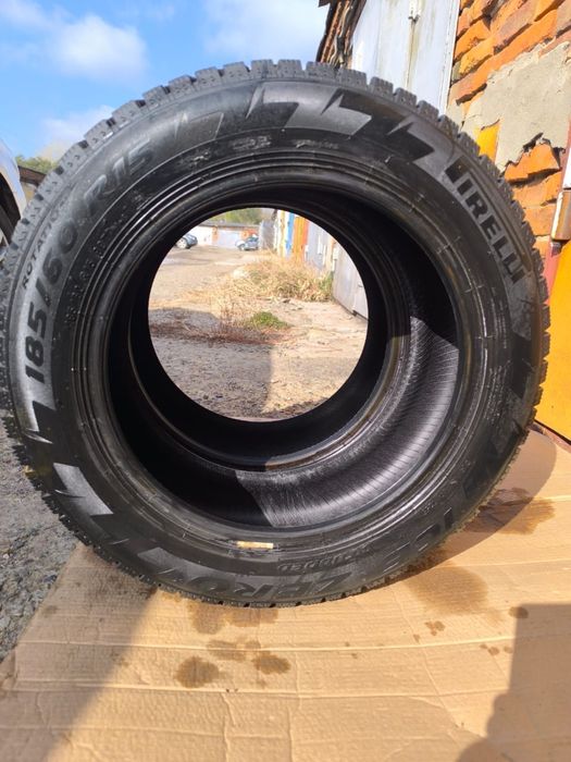 Продам комплект шин Pirelli ice zero 185/60/R15