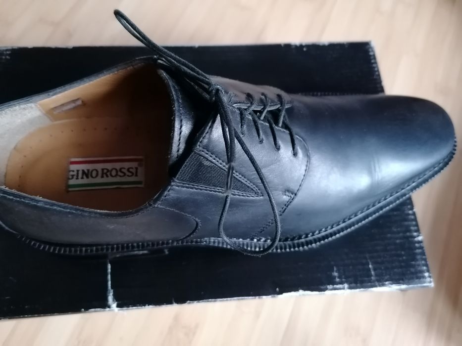 Vând pantofi Gino Rossi