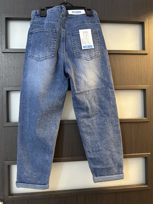 Blugi baietii noi cu eticheta