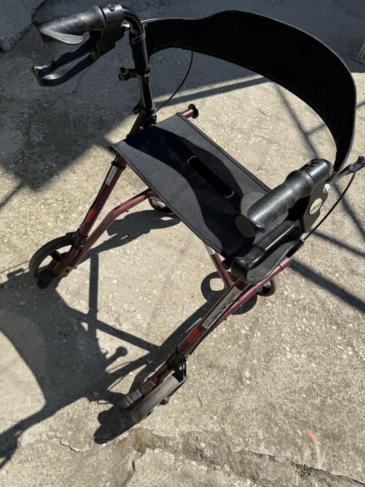 Ролатор за възрастни