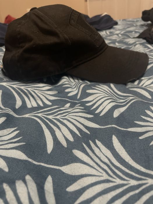 Оригинална шапка на Dsquared2.