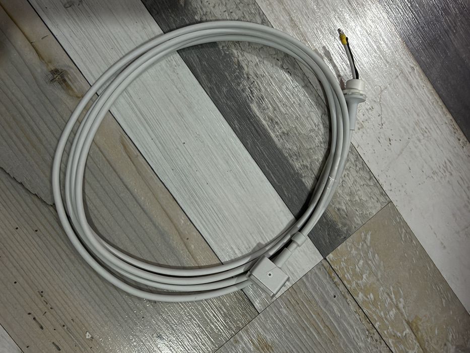 Зарядка для macbook 20 10 год до 20 16
