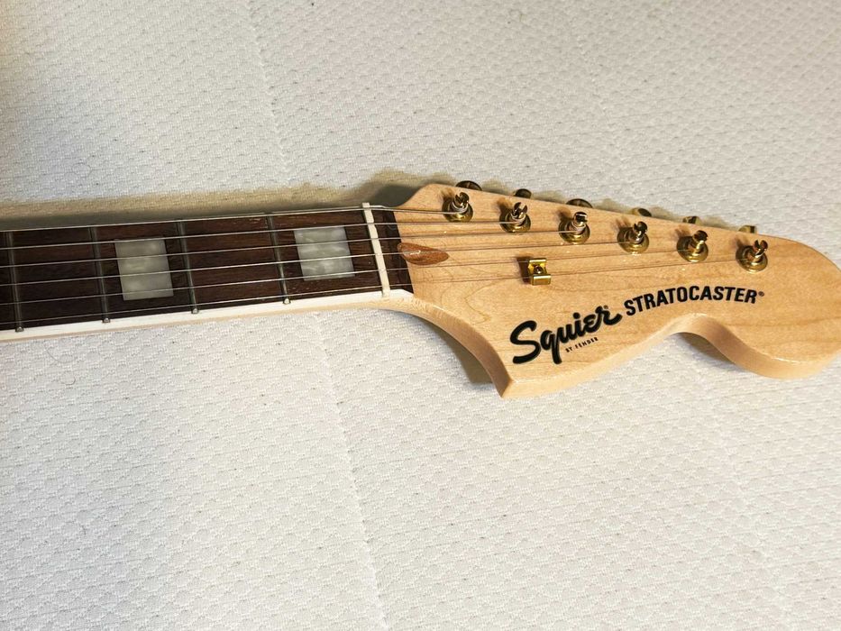 Chitara Squier Strat 40th anniversary Gold Edition