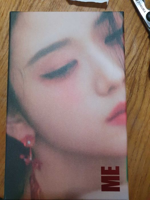 Album k-pop ME- Jisoo + afis cu doua fete