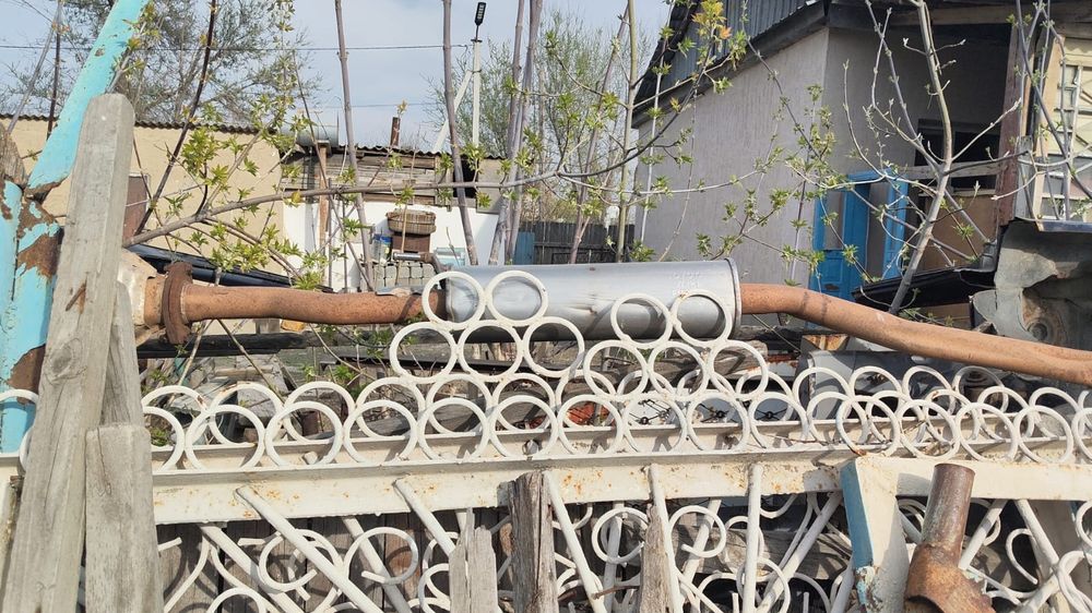 Запчасти на автомашин разные.