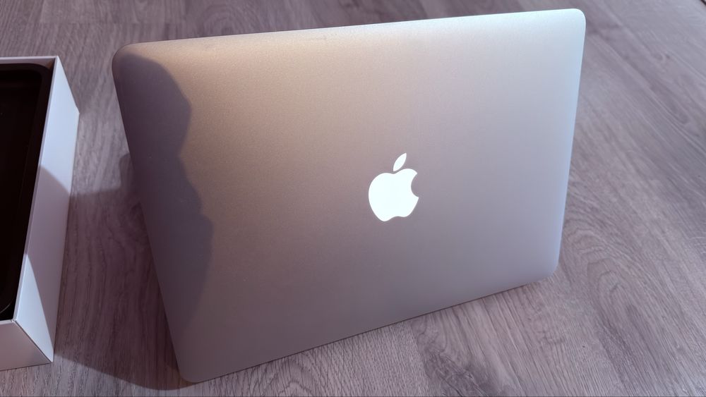 Se vinde macbook pro retina early 2015