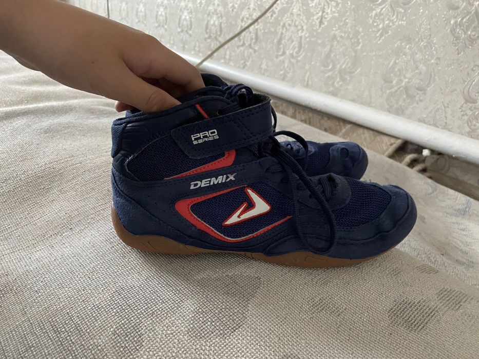 Продам борцовки DEMIX для борьбы отличное состояние!