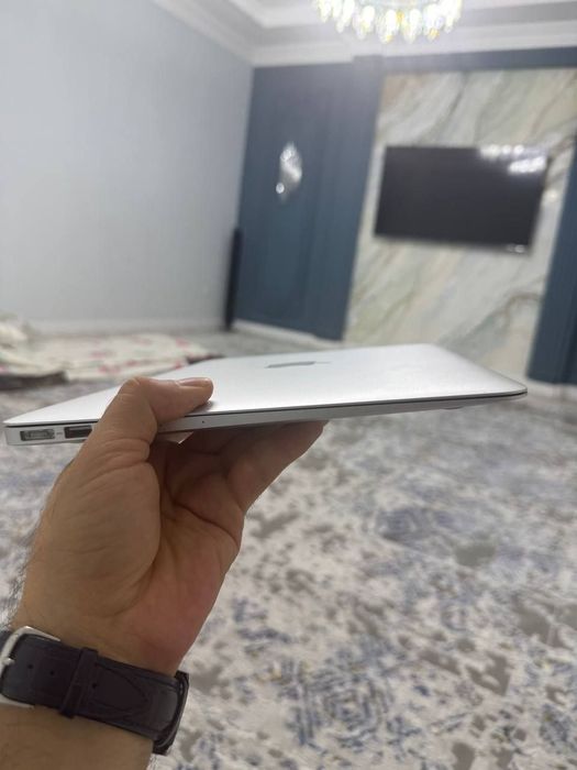 Macbook sotiladi sroshna