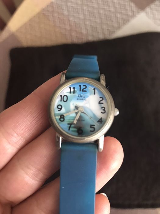 Детски часовник и дамски подарък към него Q end Q