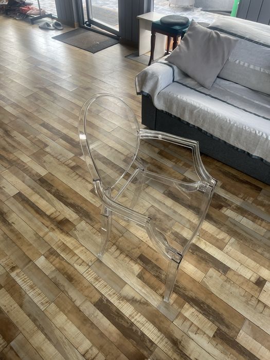 Продаются пластиковые стулья