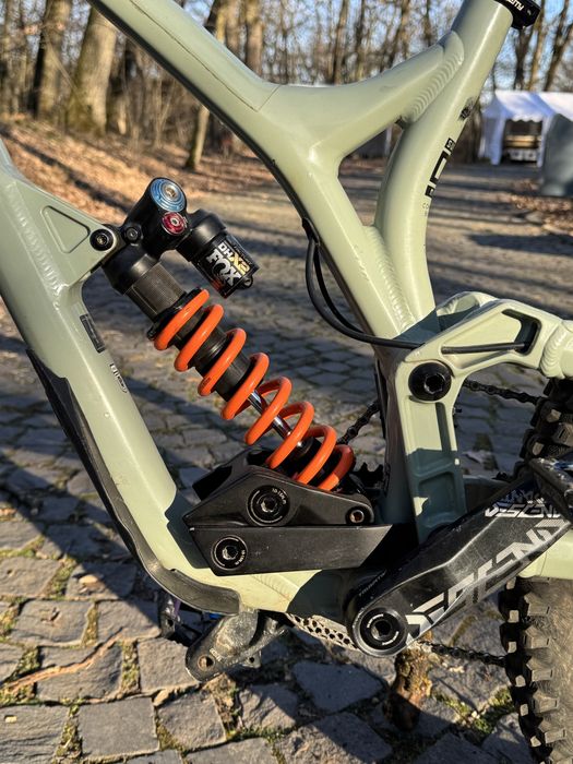Bicicleta commencal supreme dh v4 custom