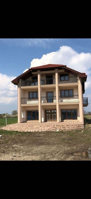 Vând pensiune/hotel neterminat, ideal pentru investiție