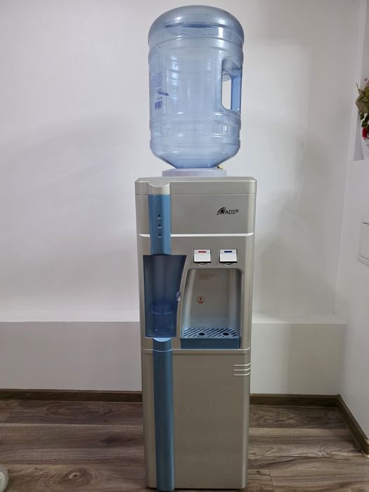 Vand dozator de apa cu frigider