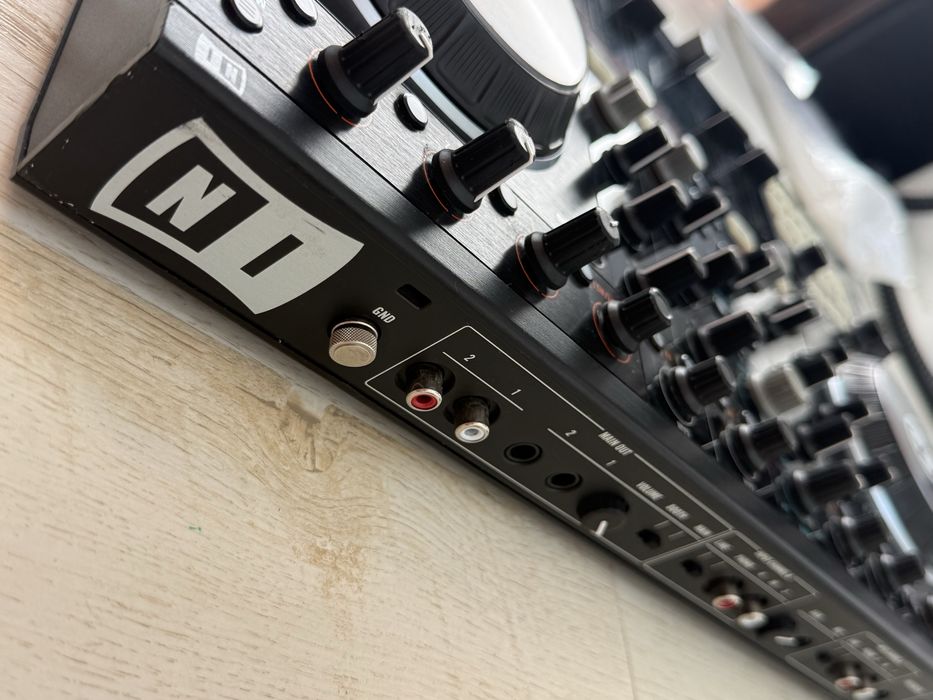Consola native instruments Dj TRAKTOR kontrol S4 MK3