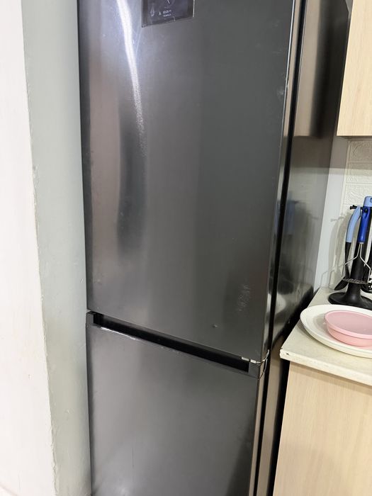 Холодильник большой