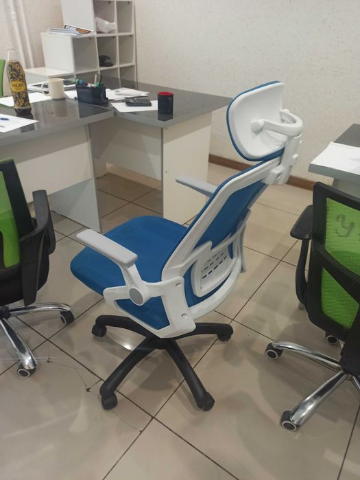 Продам офисное Кресло