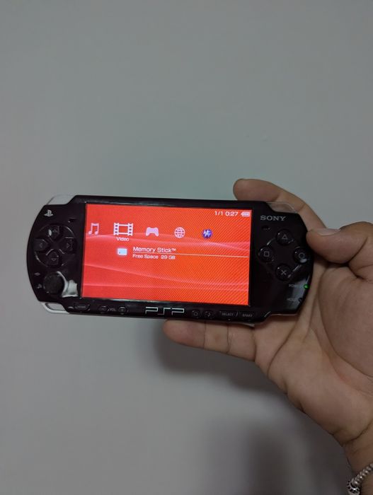 Psp 2004 modat cu jocuri card 64gb