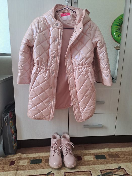 Продам демисезонную куртку для девочки