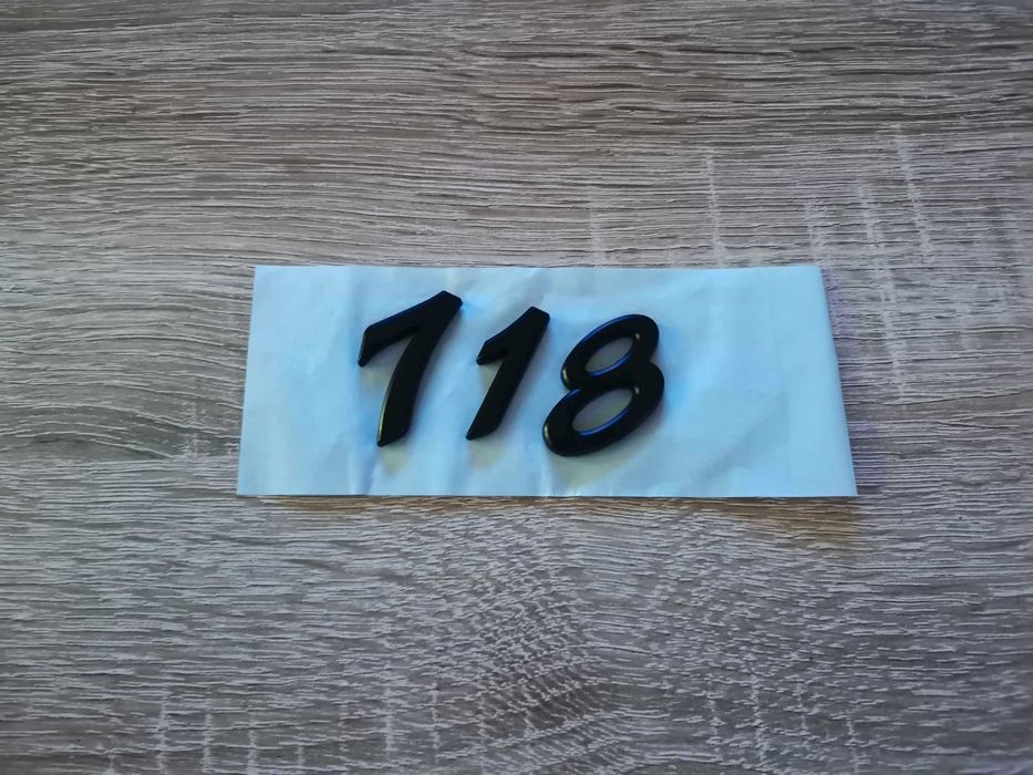 Порше Porsche 718 черен мат надпис емблема