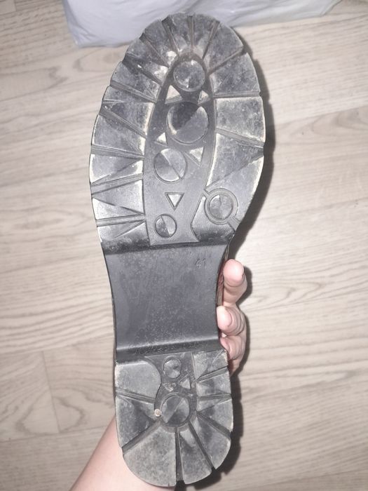 продам женские ботинки