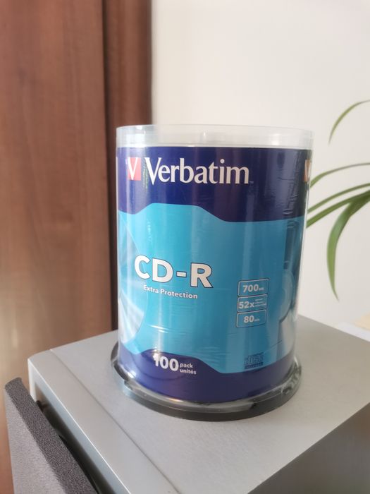 Set nou nedesfacut 100 de CD-uri