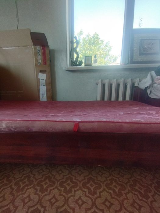 Продам кровать с матрасом
