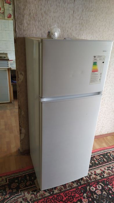 Холодильник сотилади