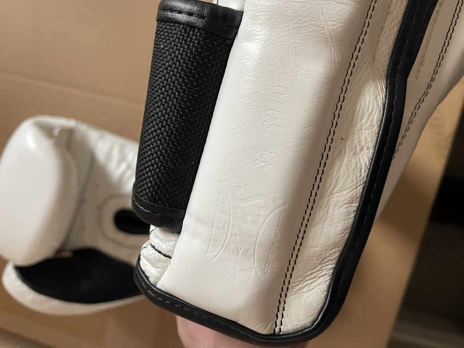 Echipament, Mănuși Box, Kickboxing, Muay Thai