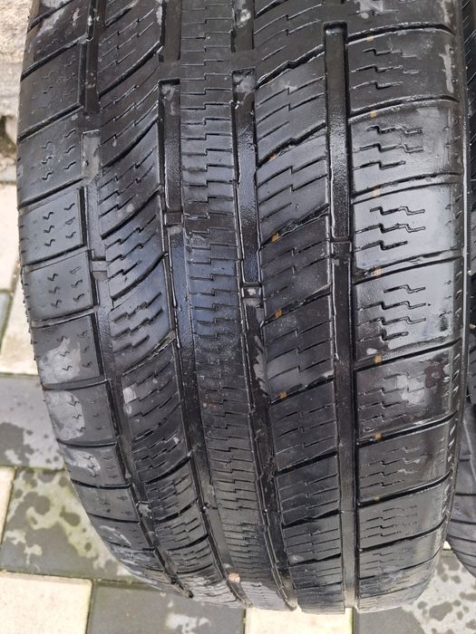 Vând două anvelope All Season M +S cu dimensiunile 205 /50 R17