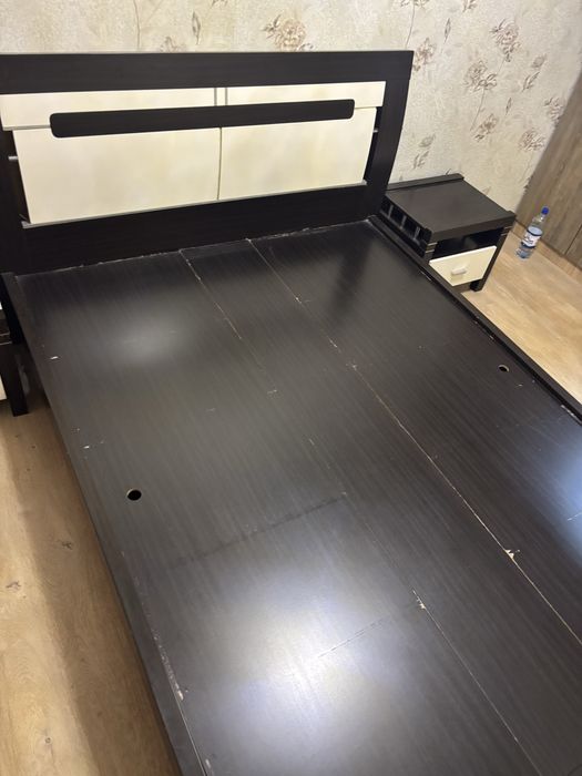 Двуспальная кровать