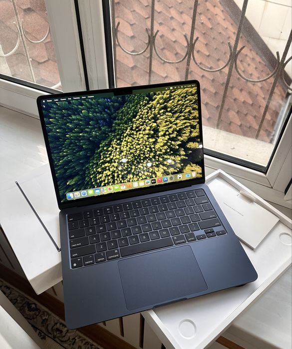 MacBook Air M3 Midnight 8/256GB 100%