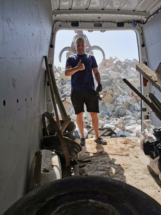 Хамалски услуги в София. Преместване и Почистване.