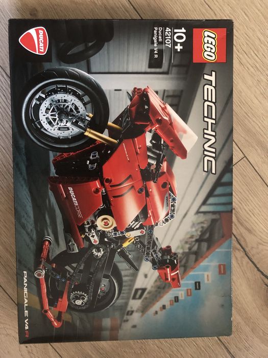 Lego technic Ducati Panigale V4 R