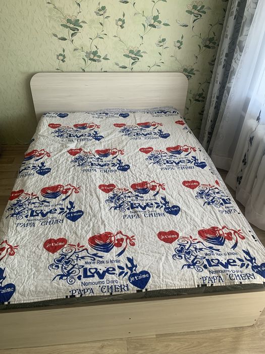 Продам кровать с матрасом