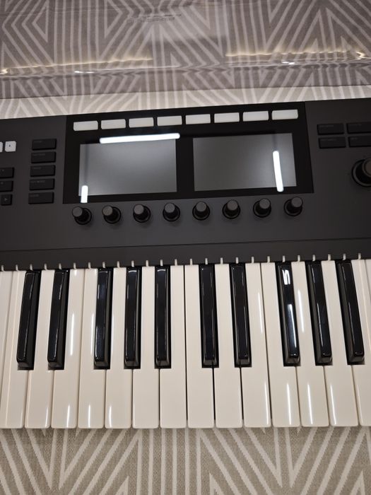 Native Instruments Kontrol S49 MK2 с дексейвером