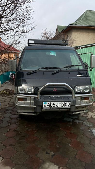 Продам машину Delica