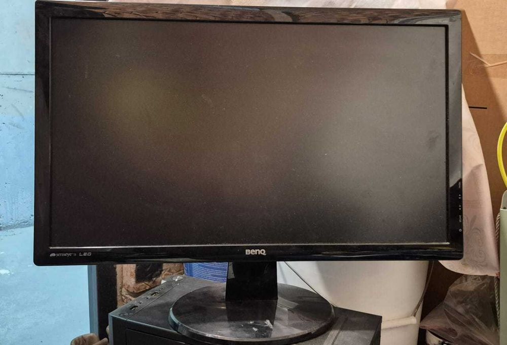 Монитор BENQ с кабелем в комплекте