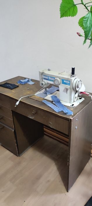 Продам швейную машину