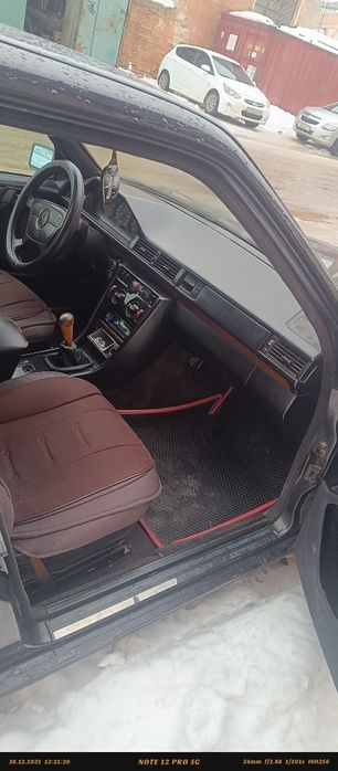 Продам. Mercedes Benz W124
