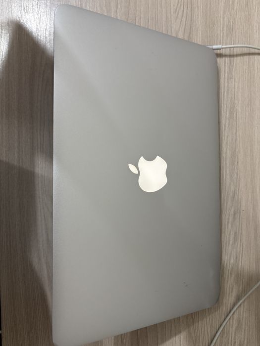 Macbook air 11inch 2011года