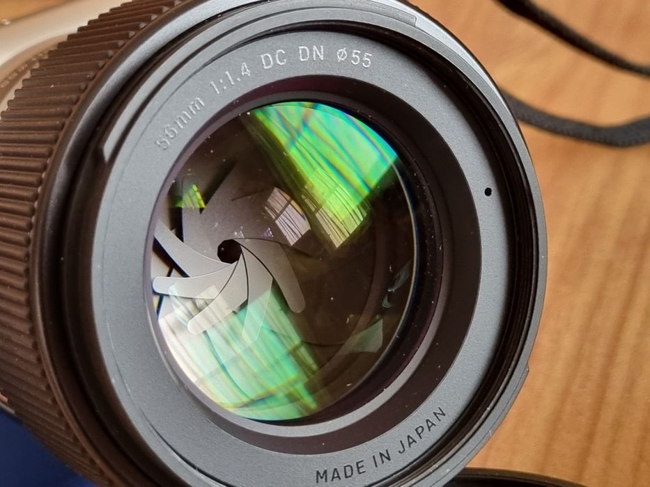 Canon EOS M100 с обективи Sigma 56mm и Canon 22mm