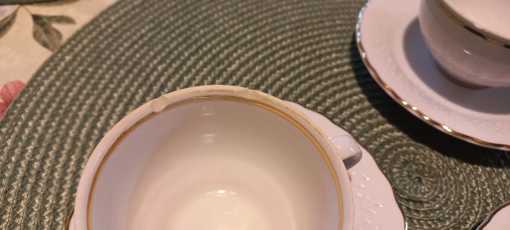 Непълен български порцеланов сервиз