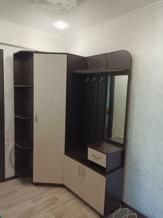 Продается прихожая угловая