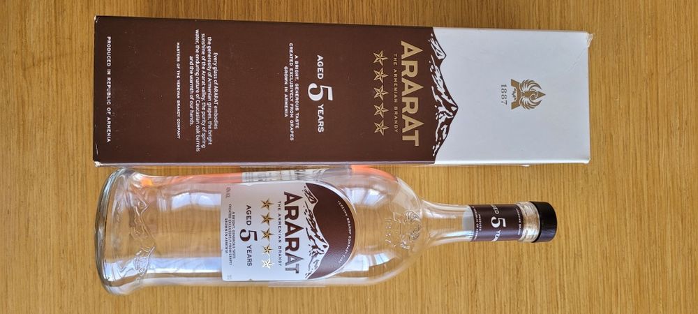 Бутилки с кутии от коняк Courvoisier, Gautier, Ararat.