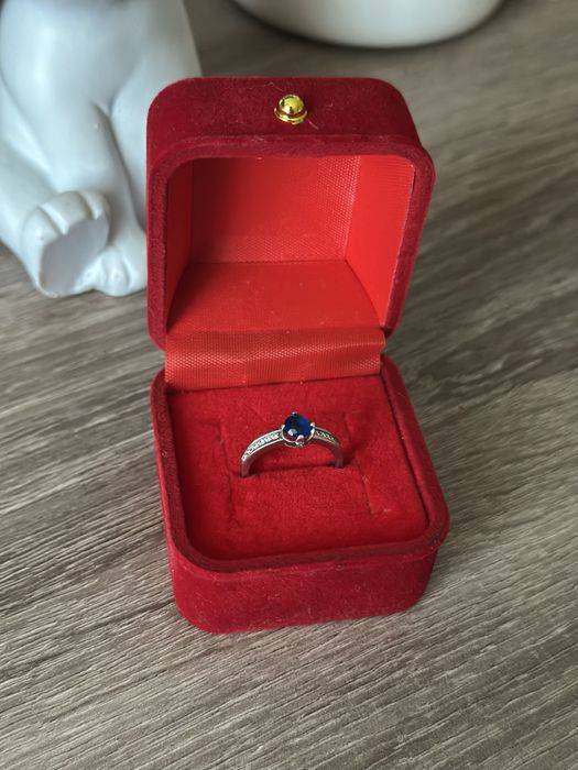 Продам серебряное кольцо