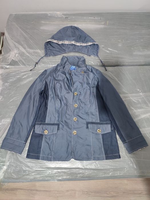 Продам женскую куртку с капюшоном