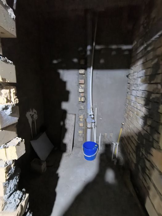 Помещение под офис магазин оптеку 34 м2. Кирпичный дом. Вдоль дороги