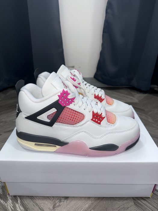 Продавам оригинални Nike Air Jordan 4 Retro Comic  41