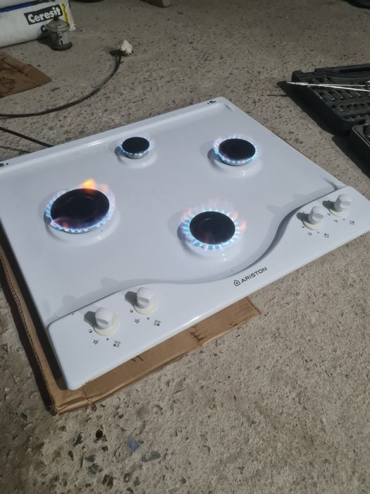 Продам газ Плиту ARISTON